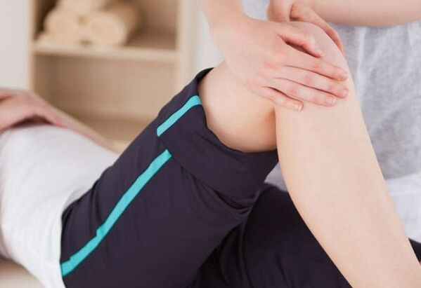 Masaje de articulación de la rodilla para artrosis