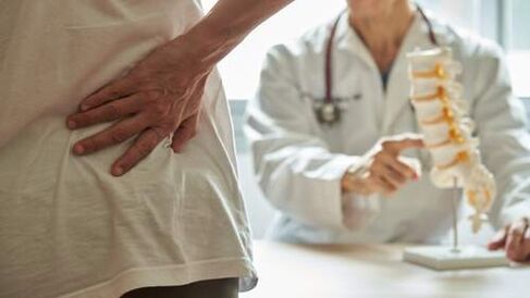 Si experimenta dolor de espalda a largo plazo, debe consultar a un médico. 