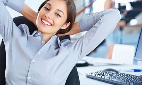 Los ejercicios terapéuticos para la osteocondrosis cervical se pueden realizar incluso en el lugar de trabajo